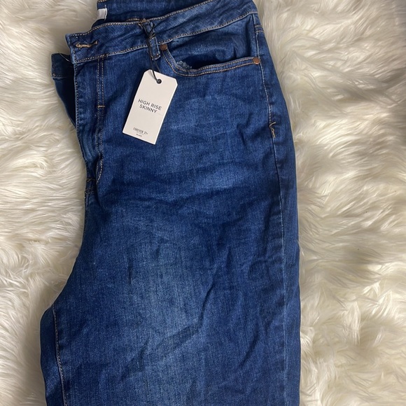 Plus Size High-Rise Skinny Jeans 👖 - Picture 5 of 13